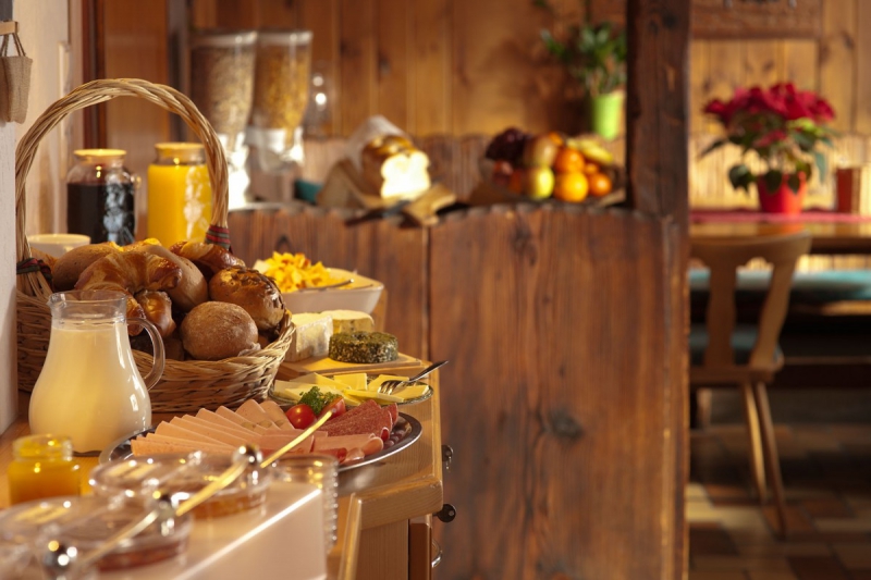 boulangerie-CHATEAUDOUBLE-min_breakfast_buffet_food_restaurant_meal_hotel_plate_fresh-718745